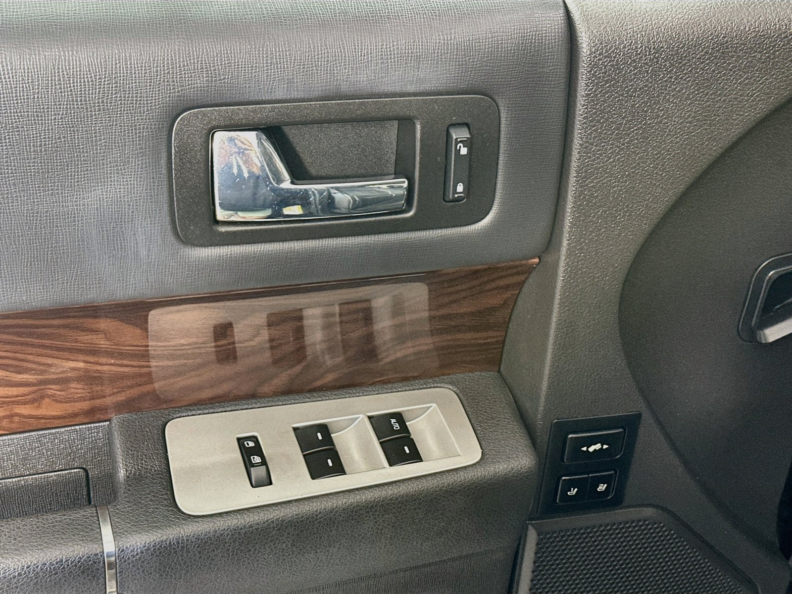 Used 2012 Ford Flex SEL w/ Equipment Group Order Code FWD image 16