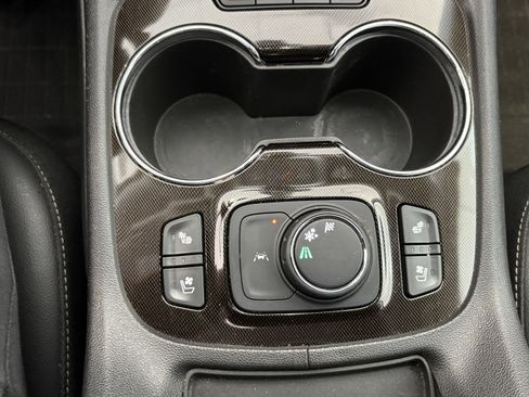 Used 2023 GMC Acadia SLT w/ Elevation Edition FWD image 16