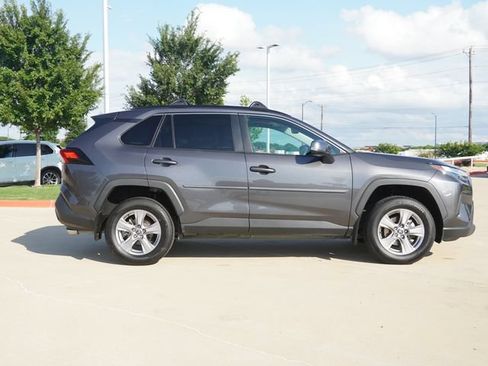 Used 2022 Toyota RAV4 XLE w/ Convenience Package FWD image 10