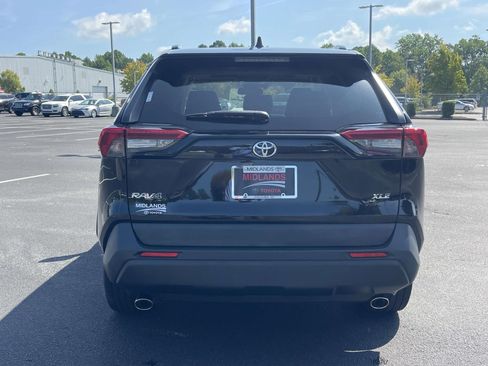 Used 2019 Toyota RAV4 XLE Premium w/ Cold Weather Package FWD image 5