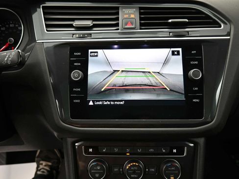 Used 2021 Volkswagen Tiguan SE w/ Panoramic Sunroof Package AWD/4WD image 6