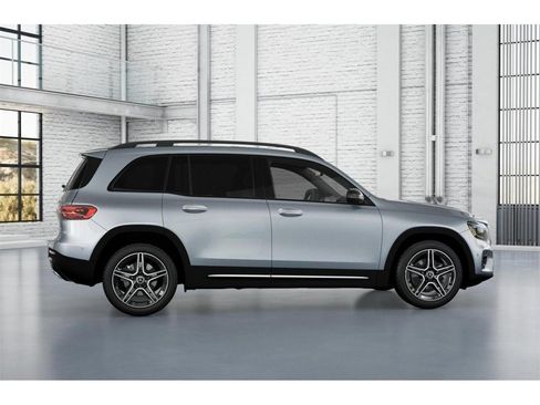 New 2025 Mercedes-Benz GLB 250 4MATIC image 17