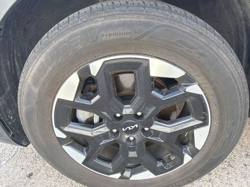 Used 2024 Kia Sorento S FWD image 14