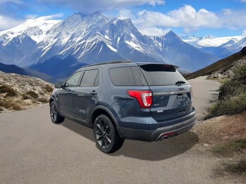 Used 2017 Ford Explorer XLT w/ Equipment Group 202A image 3