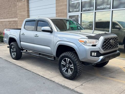 Used 2017 Toyota Tacoma SR w/ Tow Package AWD/4WD image 7