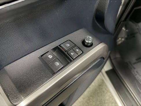 Used 2016 Toyota Tacoma SR5 w/ SR5 Appearance Package (SN) AWD/4WD image 16