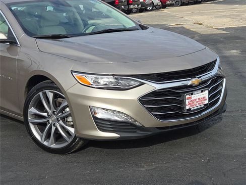 Used 2024 Chevrolet Malibu LT image 2