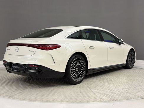 Used 2022 Mercedes-Benz EQS 580 4MATIC Sedan image 9