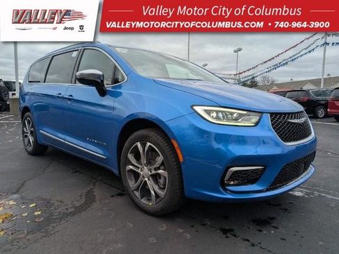 New 2026 Chrysler Pacifica Pinnacle image 1