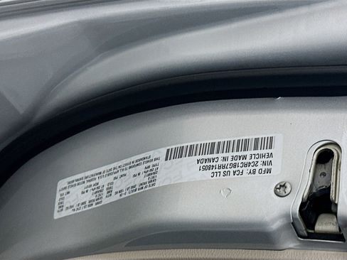 Used 2024 Chrysler Pacifica Touring-L FWD image 12