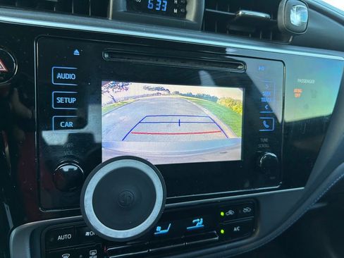 Used 2017 Toyota Corolla SE FWD image 25