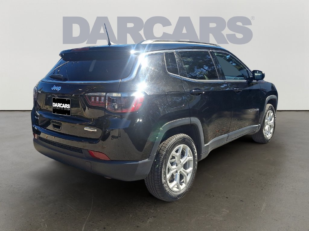 Used 2024 Jeep Compass Latitude AWD/4WD image 6