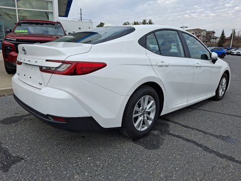 Used 2025 Toyota Camry LE image 7
