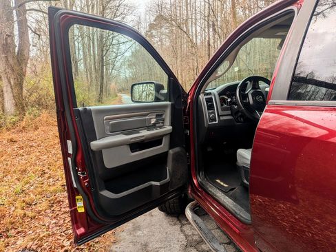 Used 2017 RAM 1500 Big Horn image 6