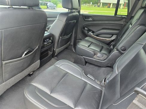 Used 2019 Chevrolet Tahoe LT w/ LT Signature Package AWD/4WD image 17