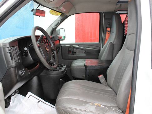 Used 2014 Chevrolet Express 2500 RWD image 7