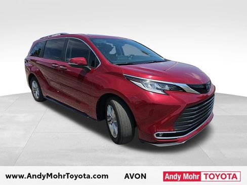 Used 2023 Toyota Sienna Limited FWD image 1