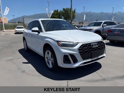 Used 2022 Audi Q5 e Premium w/ Convenience Package image 2