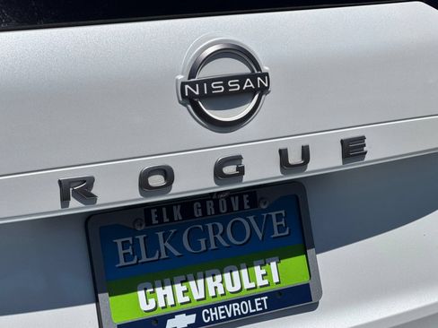 Used 2024 Nissan Rogue SV FWD image 32