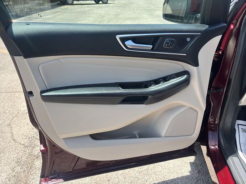 Used 2021 Ford Edge Titanium FWD image 11
