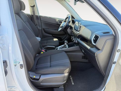 New 2025 Hyundai Venue SEL image 16