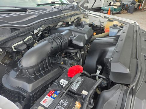 Used 2018 Ford F250 XL w/ Power Equipment Group AWD/4WD image 22