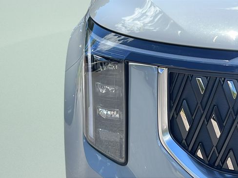 New 2026 Kia Carnival EX FWD image 9