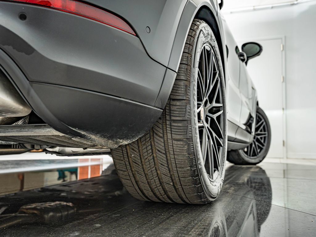 Certified 2025 Porsche Cayenne E-Hybrid Coupe AWD/4WD image 47