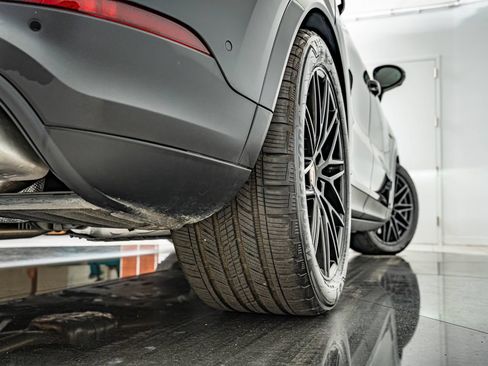 Certified 2025 Porsche Cayenne E-Hybrid Coupe AWD/4WD image 47