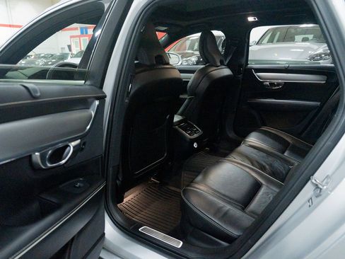 Used 2019 Volvo V90 T5 R-Design w/ Protection Package Premier image 24