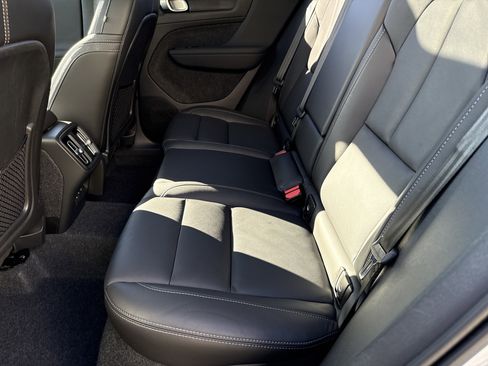 Used 2025 Volvo XC40 B5 Core image 31