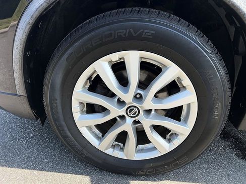 Used 2018 Nissan Rogue SV w/ Sun & Sound Touring Package AWD/4WD image 9