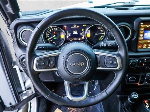 Used 2022 Jeep Wrangler Unlimited Sahara image 12