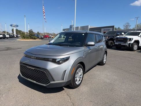 Used 2023 Kia Soul LX image 4