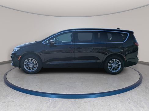 New 2026 Chrysler Pacifica Select AWD/4WD image 8