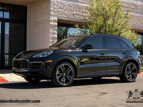 Used 2023 Porsche Cayenne Turbo AWD/4WD image 4