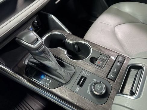 Used 2022 Toyota Highlander Platinum image 24