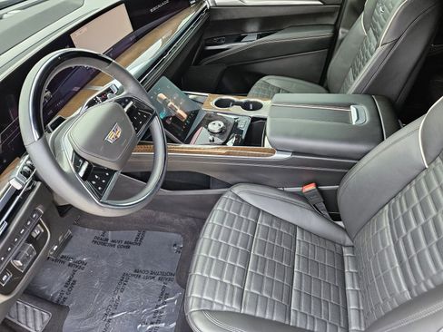 Certified 2026 Cadillac Escalade Platinum Sport AWD/4WD image 15