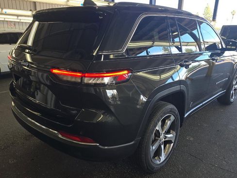 Used 2023 Jeep Grand Cherokee 4WD 4xe image 4