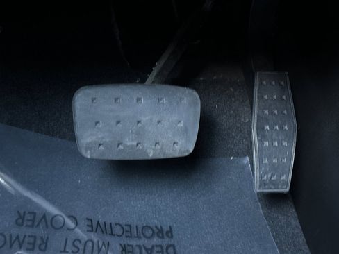 Used 2023 Chevrolet Traverse LT image 46