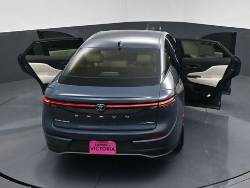 Used 2025 Toyota Crown Limited image 22