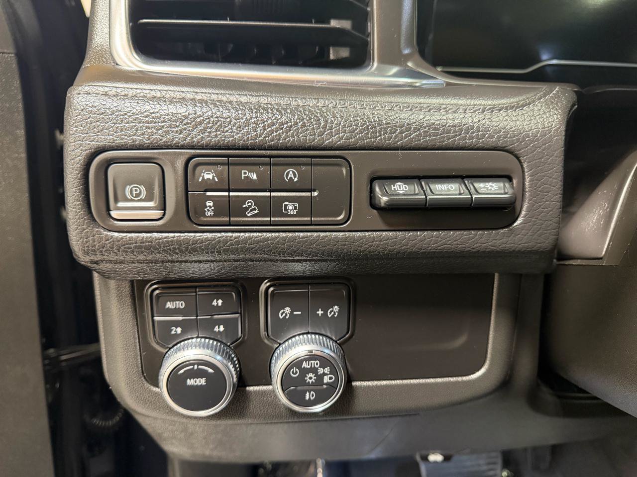 Used 2023 GMC Yukon Denali AWD/4WD image 13