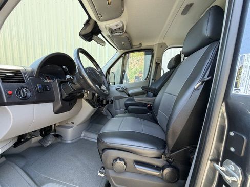 Used 2017 Mercedes-Benz Sprinter 2500 image 34