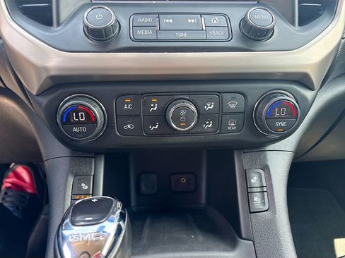 Used 2019 GMC Acadia Denali AWD/4WD image 16
