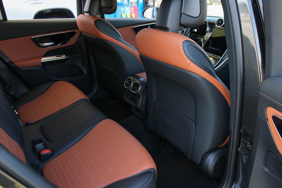 Used 2025 Mercedes-Benz GLC 350e 4MATIC image 23