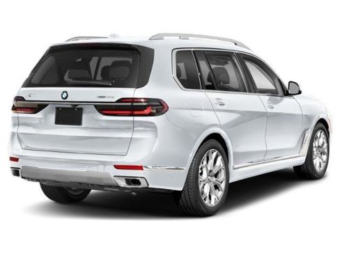 Used 2023 BMW X7 M60i image 2