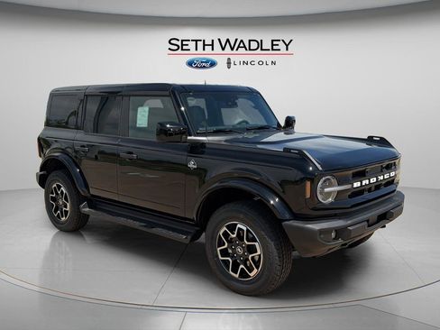 Used 2026 Ford Bronco Outer Banks AWD/4WD image 1