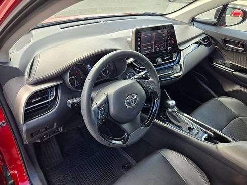 Used 2022 Toyota C-HR Limited FWD image 8
