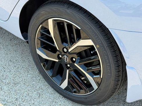 New 2025 Nissan Versa SR w/ Trunk Package image 12