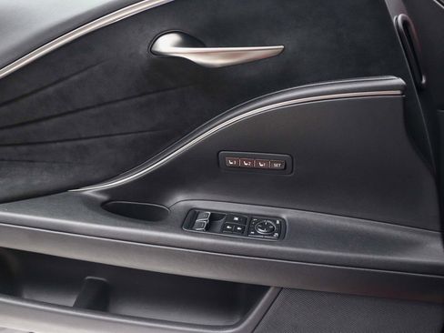 Used 2018 Lexus LC 500 Coupe w/ Performance Package RWD image 29